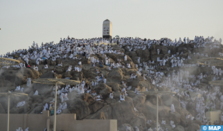 أكثر من مليوني حاج يقفون بعرفة لأداء ركن الحج الأعظم