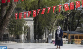 سفارة المغرب بأنقرة تؤكد مواصلة دعمها للمغاربة العالقين بتركيا 