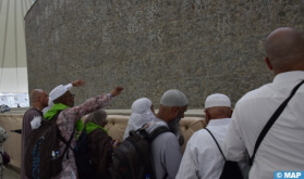 Los peregrinos apresurados parten de Mina hacia La Meca para realizar el Tawaf de despedida