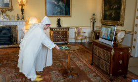 Hakim Hajoui presenta sus credenciales a la Reina Isabel II