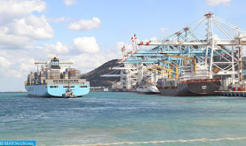 Llega al puerto de Casablanca el barco que transporta los módulos de la unidad industrial de fabricación de vacunas en Bensliman