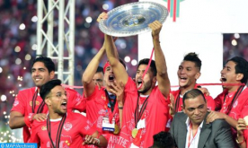 Botola Pro D1 "Inwi (temporada 2020-2021): El Wydad de Casablanca recibe el trofeo de campeón de primera división