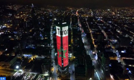 La Torre Colpatria de Bogotá se viste de los colores de la bandera de Marruecos con motivo de la Fiesta del Trono