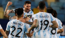 Argentina superó a Chile por las Eliminatorias Sudamericanas y extendió su invicto a 28 partidos