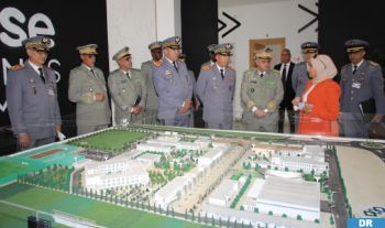 Le Général de Corps d’Armée, Inspecteur général des FAR et Commandant la Zone Sud et le Chef d’Etat-Major des Armées de Mauritanie visitent la CMC de Tamesna