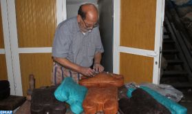 Mohamed Lachhab, le doyen des maroquiniers qui s’agrippe au pouf contre vents et marées