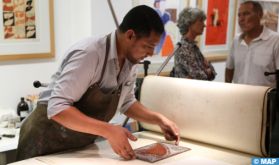 Atelier "Wood Cut Workshop" à Casablanca : Un pont entre tradition et modernité dans l'art de la gravure au Maroc