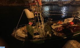Covid-19: Distribution de masques de protection aux marins pêcheurs du port d'Al Hoceima